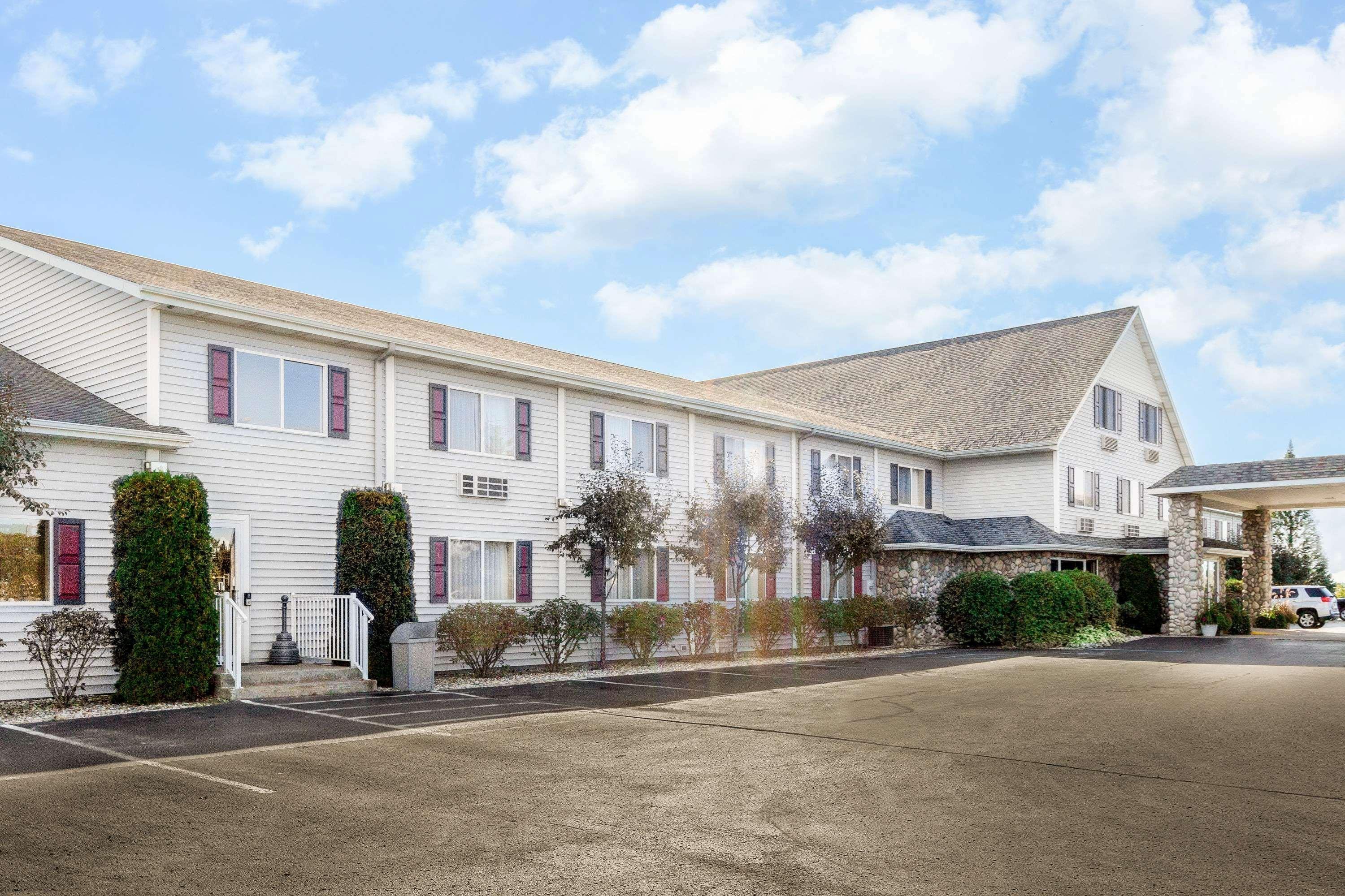 Hotel Super 8 By Wyndham St. Ignace Exterior foto