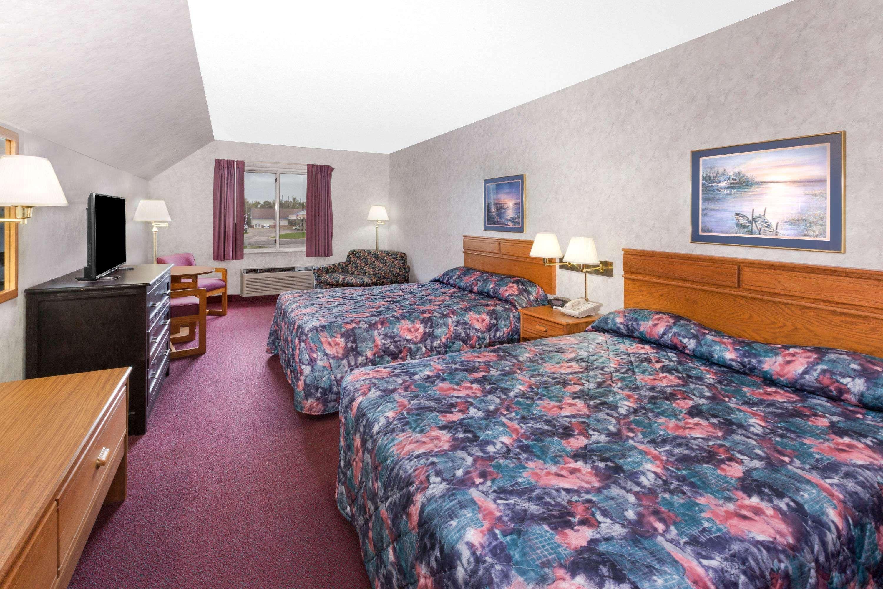 Hotel Super 8 By Wyndham St. Ignace Exterior foto