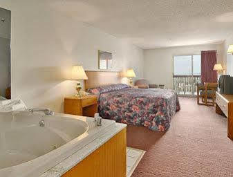 Hotel Super 8 By Wyndham St. Ignace Exterior foto